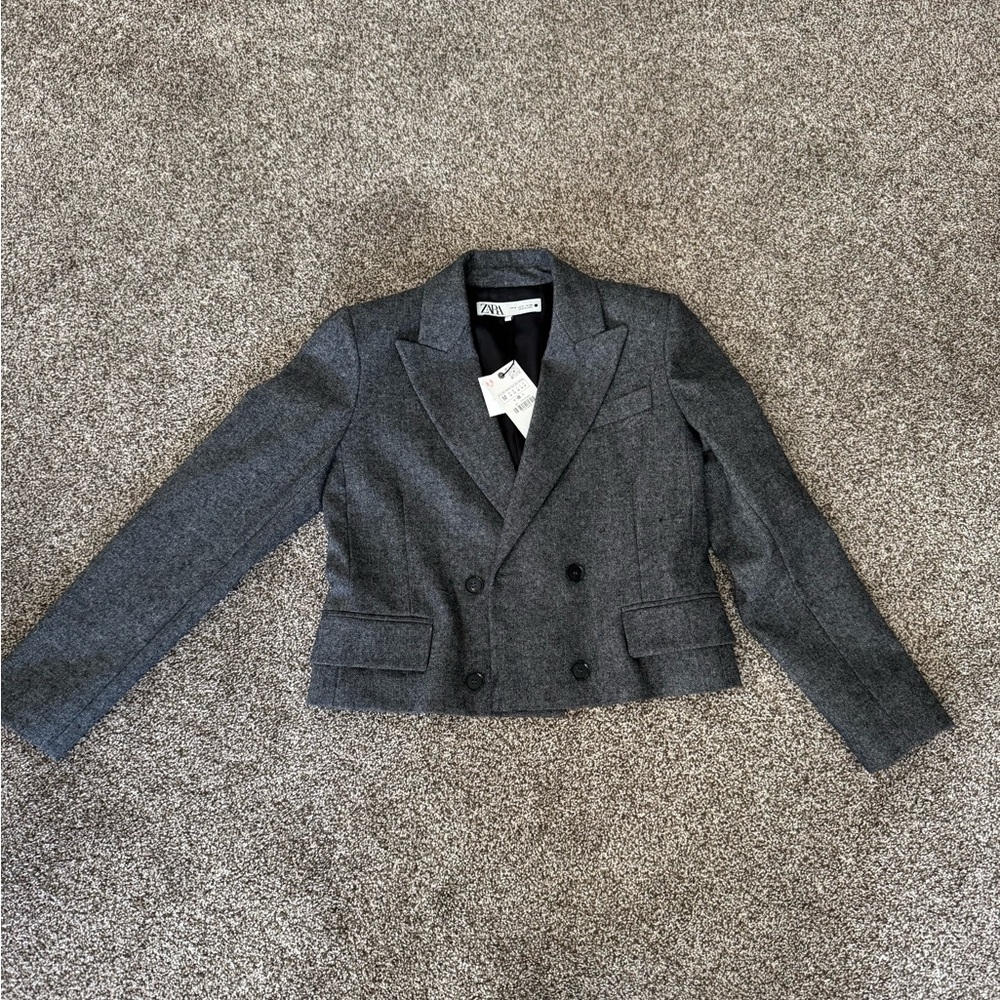Zara Women's Gray Cropped double Breasted Blazer.